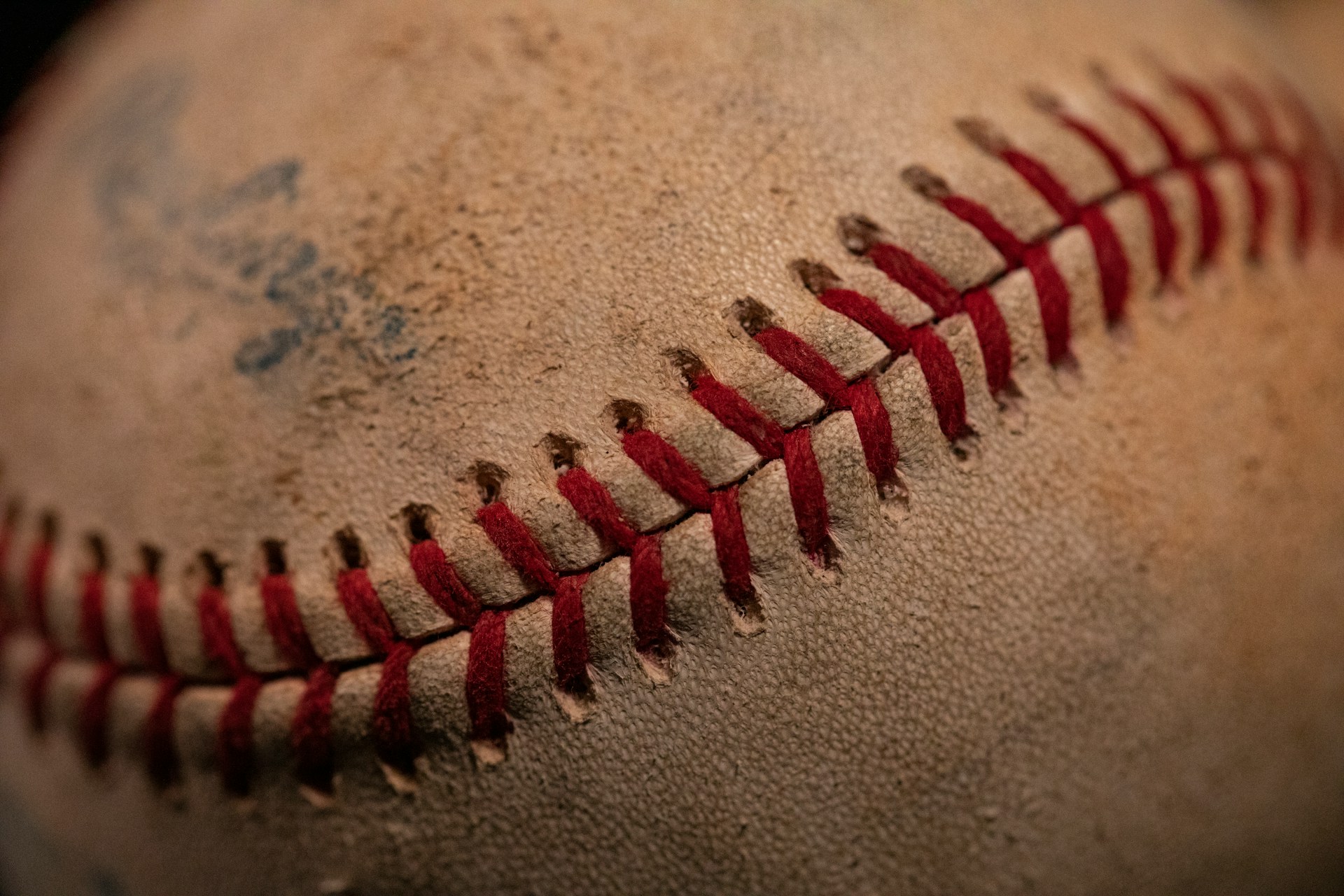 KBO 스토브리그와 시즌 초반 희비 교차: 장현식의 LG행과 노시환의 2군행